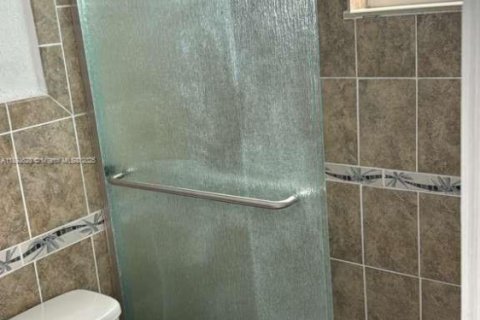 Снять в аренду виллу или дом в Майами, Флорида 5 спален, 285.21м2, № 1945569 - фото 7