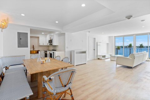 Condominio en alquiler en West Palm Beach, Florida, 2 dormitorios, 99.68 m2 № 2087725 - foto 3