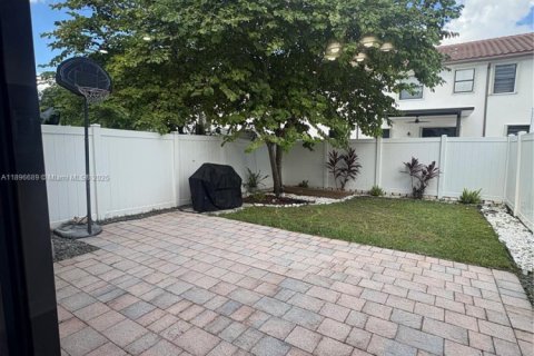 Снять в аренду таунхаус в Хайалиа, Флорида 3 спальни, 153.29м2, № 1948361 - фото 8