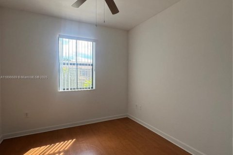 Снять в аренду таунхаус в Хайалиа, Флорида 3 спальни, 153.29м2, № 1948361 - фото 18