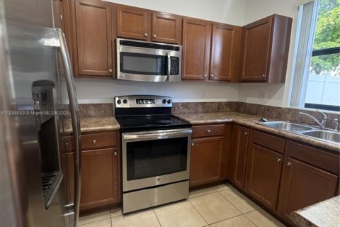 Снять в аренду таунхаус в Хайалиа, Флорида 3 спальни, 153.29м2, № 1948361 - фото 9