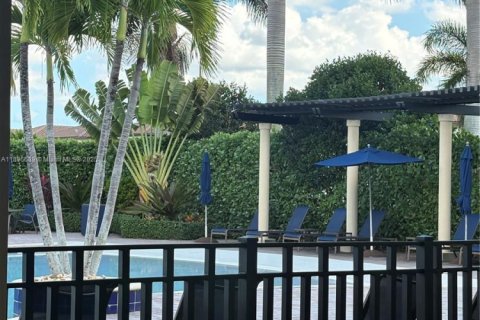 Снять в аренду таунхаус в Хайалиа, Флорида 3 спальни, 153.29м2, № 1948361 - фото 21