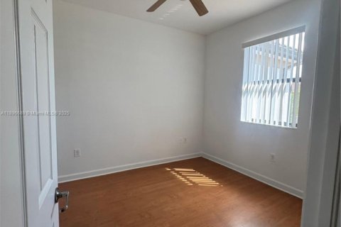 Снять в аренду таунхаус в Хайалиа, Флорида 3 спальни, 153.29м2, № 1948361 - фото 17