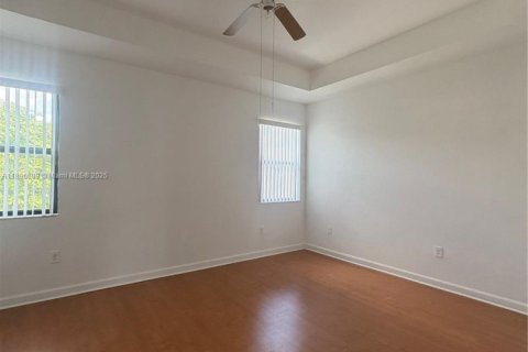 Снять в аренду таунхаус в Хайалиа, Флорида 3 спальни, 153.29м2, № 1948361 - фото 14