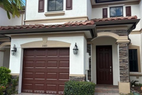 Снять в аренду таунхаус в Хайалиа, Флорида 3 спальни, 153.29м2, № 1948361 - фото 3