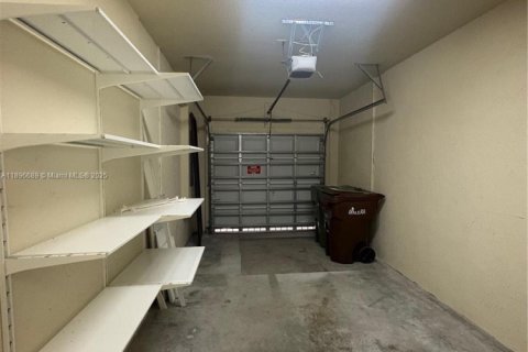 Снять в аренду таунхаус в Хайалиа, Флорида 3 спальни, 153.29м2, № 1948361 - фото 13