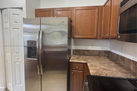 Снять в аренду таунхаус в Хайалиа, Флорида 3 спальни, 153.29м2, № 1948361 - фото 10