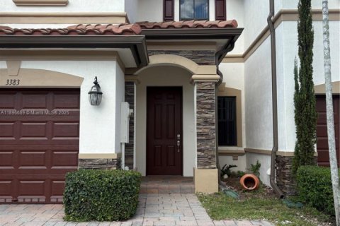 Снять в аренду таунхаус в Хайалиа, Флорида 3 спальни, 153.29м2, № 1948361 - фото 2