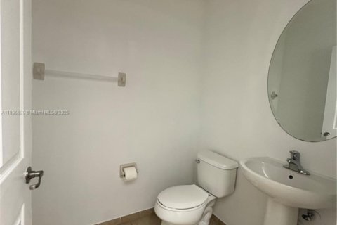 Снять в аренду таунхаус в Хайалиа, Флорида 3 спальни, 153.29м2, № 1948361 - фото 12