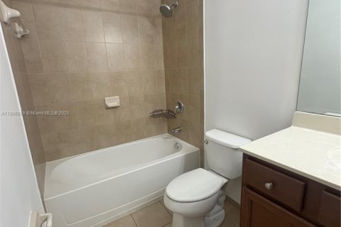 Снять в аренду таунхаус в Хайалиа, Флорида 3 спальни, 153.29м2, № 1948361 - фото 20