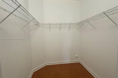 Снять в аренду таунхаус в Хайалиа, Флорида 3 спальни, 153.29м2, № 1948361 - фото 16