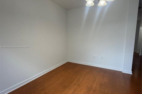 Снять в аренду таунхаус в Хайалиа, Флорида 3 спальни, 153.29м2, № 1948361 - фото 5