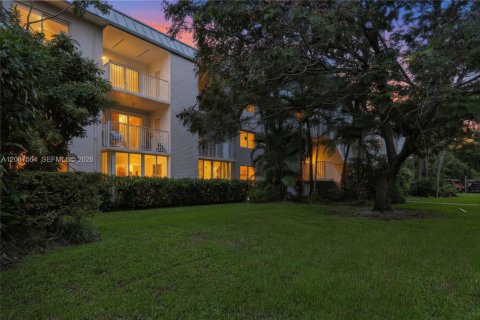 Condo in Key Biscayne, Florida, 2 bedrooms  № 2392431 - photo 18