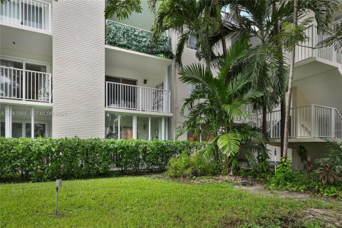 Condo in Key Biscayne, Florida, 2 bedrooms  № 2392431 - photo 3