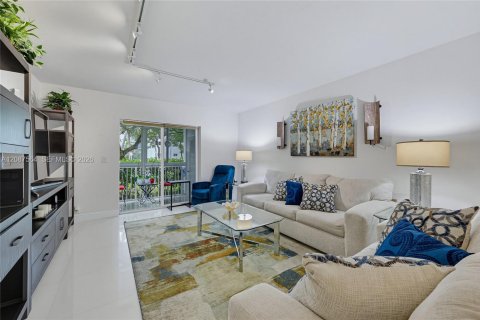 Condo in Key Biscayne, Florida, 2 bedrooms  № 2392431 - photo 9