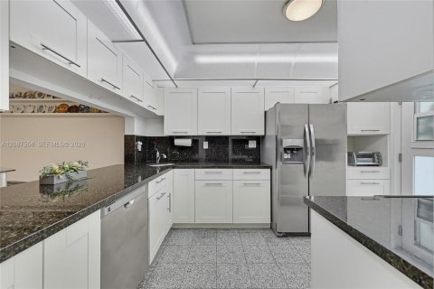 Condo in Key Biscayne, Florida, 2 bedrooms  № 2392431 - photo 6
