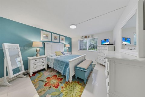 Condo in Key Biscayne, Florida, 2 bedrooms  № 2392431 - photo 12