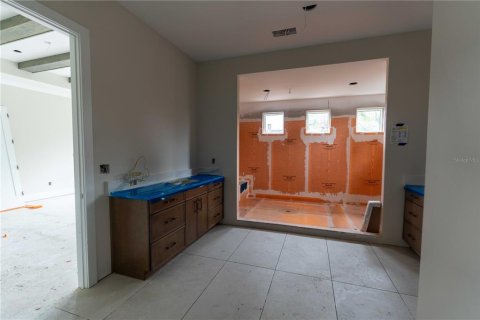 Casa en venta en Tampa, Florida, 5 dormitorios, 471.2 m2 № 2122089 - foto 8