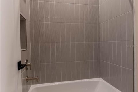 Casa en venta en Tampa, Florida, 5 dormitorios, 471.2 m2 № 2122089 - foto 22