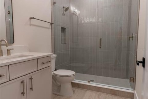 Casa en venta en Tampa, Florida, 5 dormitorios, 471.2 m2 № 2122089 - foto 24