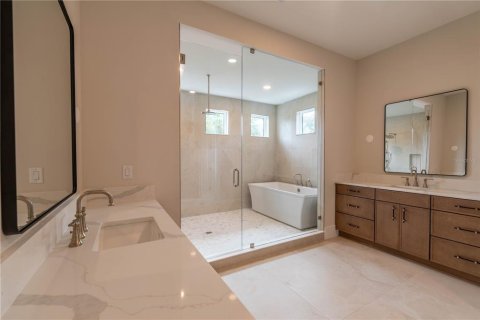 Casa en venta en Tampa, Florida, 5 dormitorios, 471.2 m2 № 2122089 - foto 16