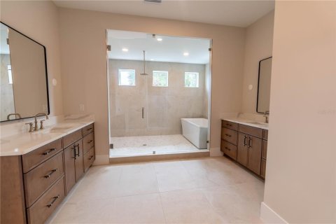 Casa en venta en Tampa, Florida, 5 dormitorios, 471.2 m2 № 2122089 - foto 19