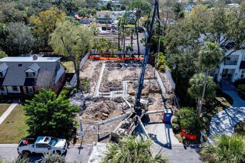 Casa en Tampa, Florida 5 dormitorios, 471.2 m2 № 2122089