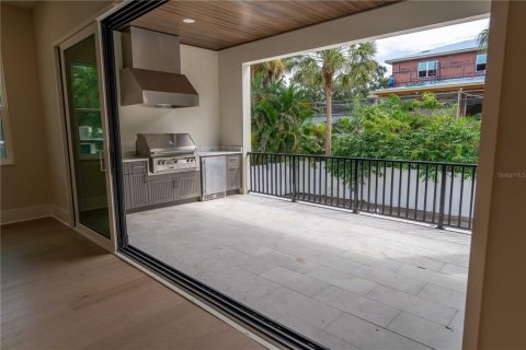 Casa en venta en Tampa, Florida, 5 dormitorios, 471.2 m2 № 2122089 - foto 11