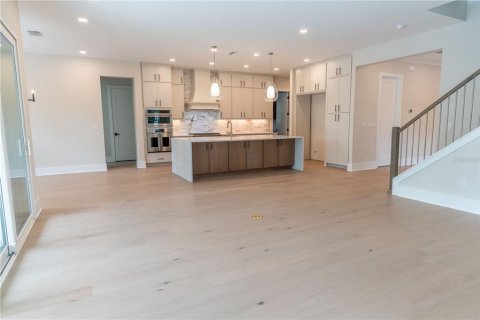 Casa en venta en Tampa, Florida, 5 dormitorios, 471.2 m2 № 2122089 - foto 27