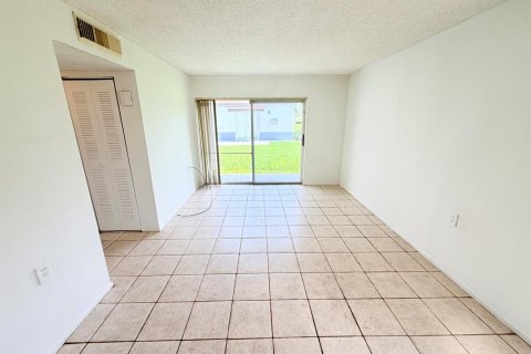 Condo in West Palm Beach, Florida, 1 bedroom  № 2262277 - photo 2
