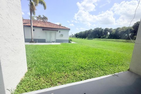 Condo in West Palm Beach, Florida, 1 bedroom  № 2262277 - photo 8