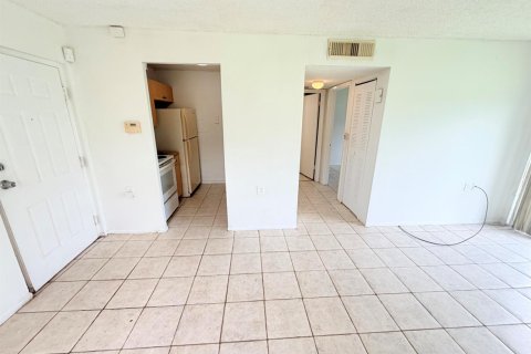 Condo in West Palm Beach, Florida, 1 bedroom  № 2262277 - photo 3
