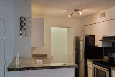 Condominio en alquiler en Miramar, Florida, 1 dormitorio, 64.1 m2 № 1930525 - foto 8