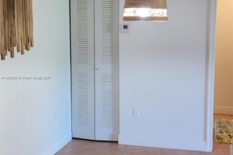 Condominio en alquiler en Miramar, Florida, 1 dormitorio, 64.1 m2 № 1930525 - foto 15