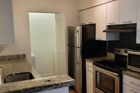 Condominio en alquiler en Miramar, Florida, 1 dormitorio, 64.1 m2 № 1930525 - foto 9