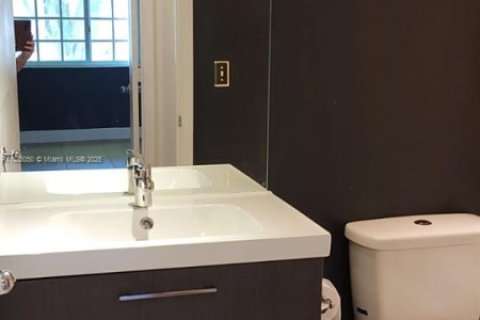 Condominio en alquiler en Miramar, Florida, 1 dormitorio, 64.1 m2 № 1930525 - foto 13