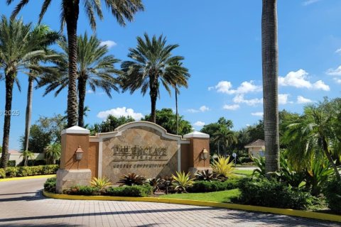 Condominio en alquiler en Miramar, Florida, 1 dormitorio, 64.1 m2 № 1930525 - foto 1
