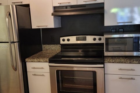 Condominio en alquiler en Miramar, Florida, 1 dormitorio, 64.1 m2 № 1930525 - foto 10