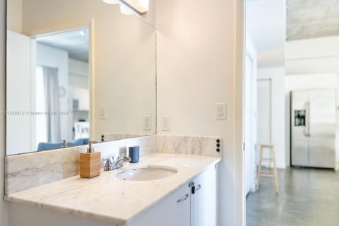 Condominio en alquiler en Miami, Florida, 1 dormitorio, 57.6 m2 № 1938335 - foto 17
