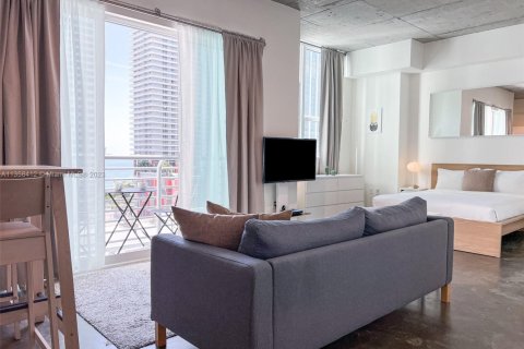 Condominio en alquiler en Miami, Florida, 1 dormitorio, 57.6 m2 № 1938335 - foto 1