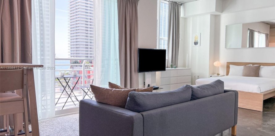 Condominio en Miami, Florida, 1 dormitorio  № 1938335