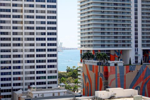 Condominio en alquiler en Miami, Florida, 1 dormitorio, 57.6 m2 № 1938335 - foto 25