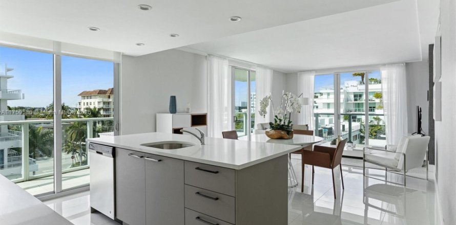 Condo à Bay Harbor Islands, Floride, 2 chambres № 1934341