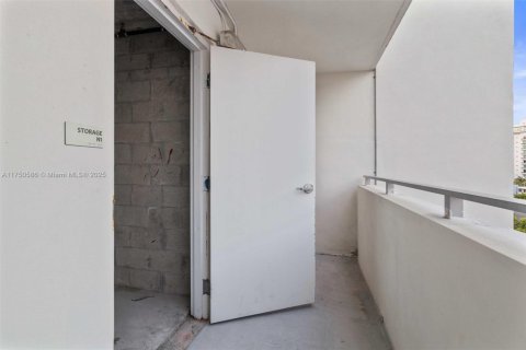 Купить кондоминиум в Бей-Харбор-Айлендс, Флорида 2 спальни, 104.79м2, № 1934341 - фото 15