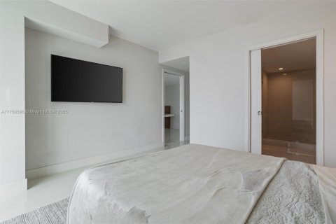 Купить кондоминиум в Бей-Харбор-Айлендс, Флорида 2 спальни, 104.79м2, № 1934341 - фото 24