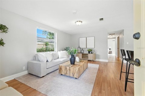 House in Tampa, Florida 2 bedrooms, 108.14 sq.m. № 1854683 - photo 4