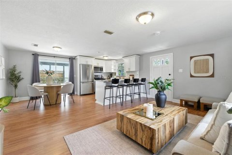 House in Tampa, Florida 2 bedrooms, 108.14 sq.m. № 1854683 - photo 6