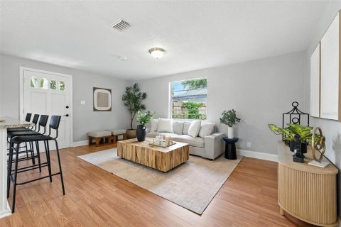 House in Tampa, Florida 2 bedrooms, 108.14 sq.m. № 1854683 - photo 5