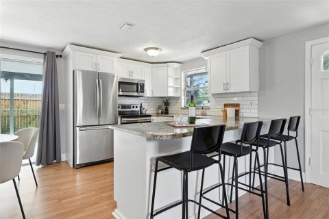 House in Tampa, Florida 2 bedrooms, 108.14 sq.m. № 1854683 - photo 9