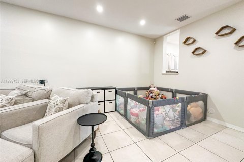 Townhouse in Sunrise, Florida 3 bedrooms, 134.43 sq.m. № 2064698 - photo 5